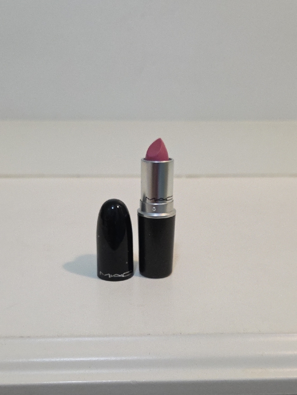MAC #821 Snob Satin Lipstick Original Classic Version